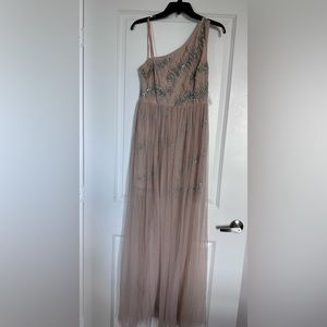 One shoulder dress, embroidered.